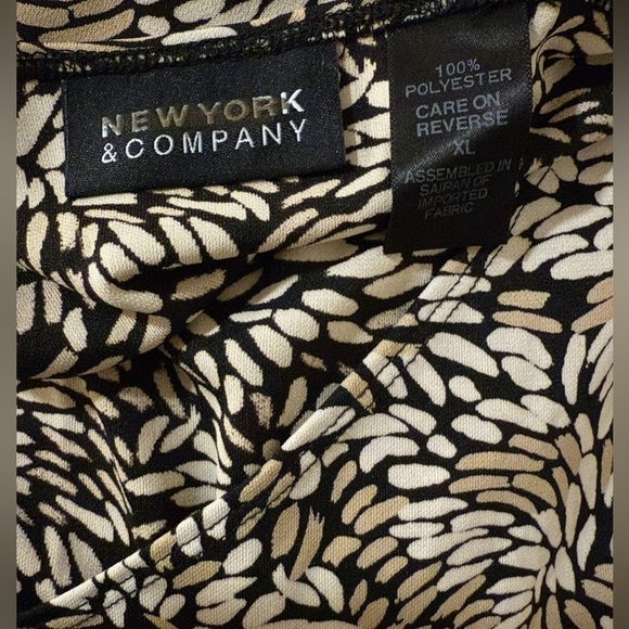 New York & Co Womens Large Deep V-neck Pattern Print Top Blouse Shirt 3/4 Sleeve - Picture 3 of 3